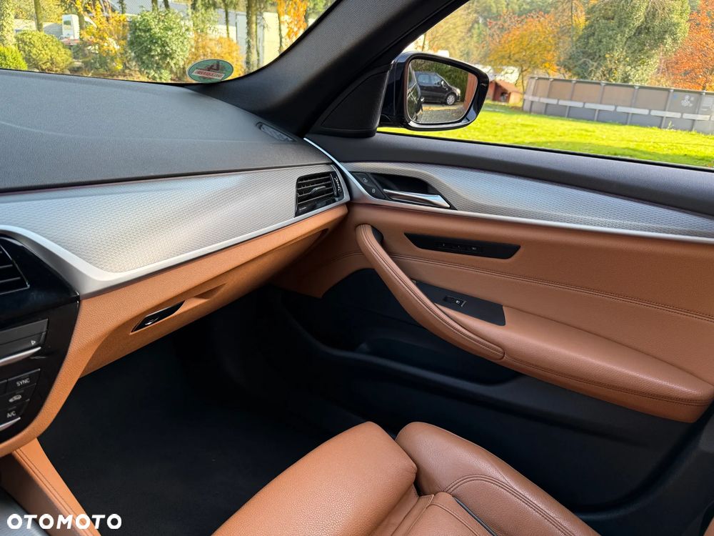 BMW Seria 5 530e iPerformance GPF Luxury Line sport - 33