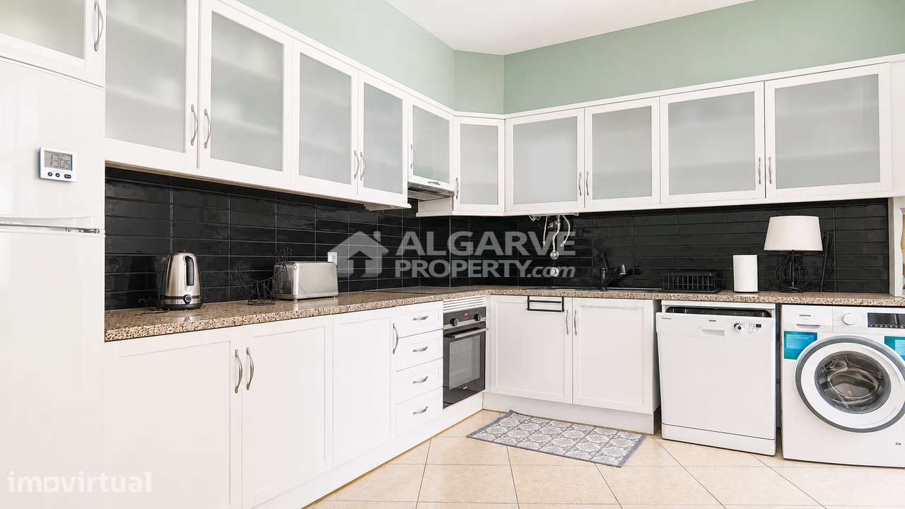 Apartamento T2 renovado dentro do campo de golfe e a 5 min. da marina - Grande imagem: 3/33