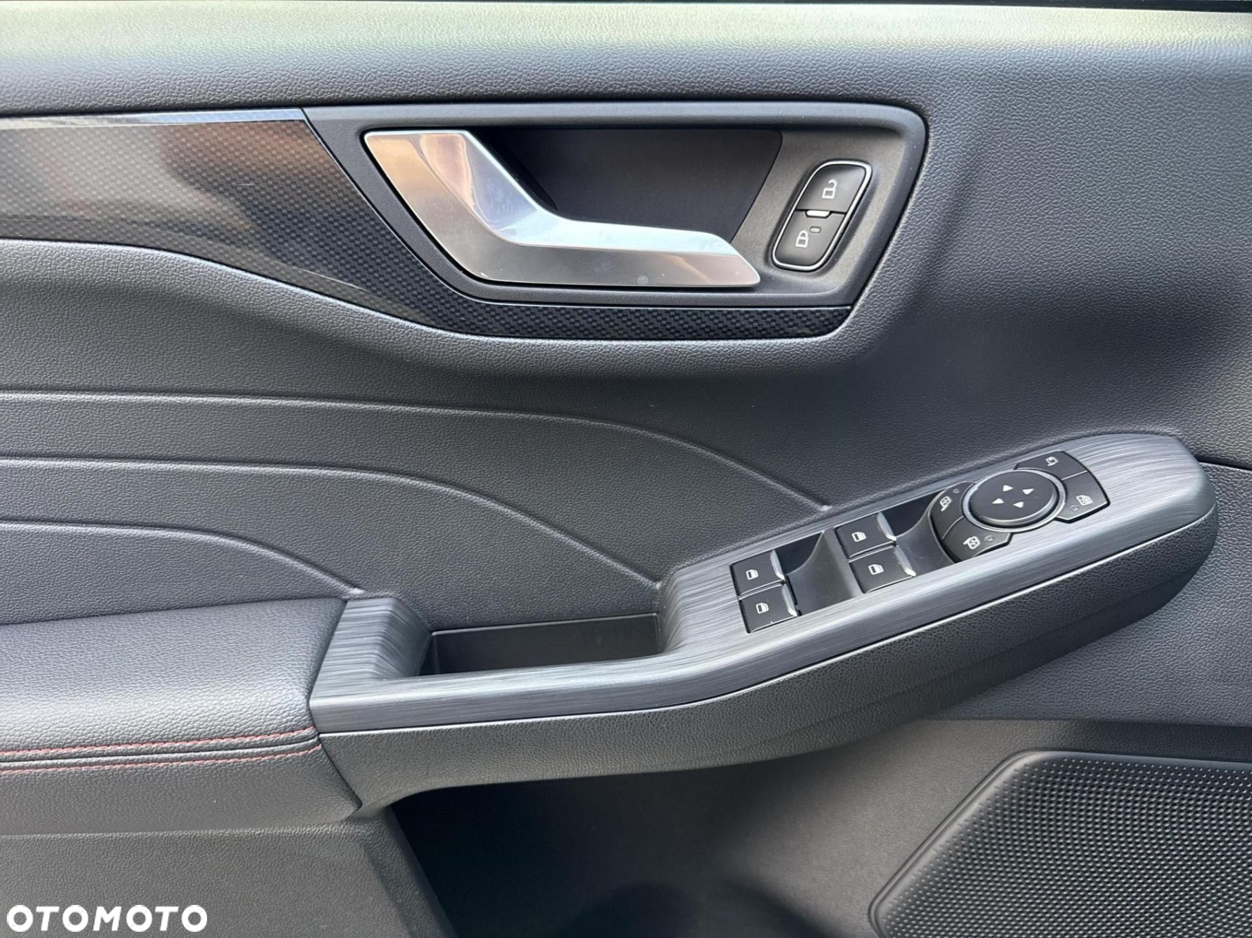 Ford Kuga 1.5 EcoBoost ST-LINE X - 9