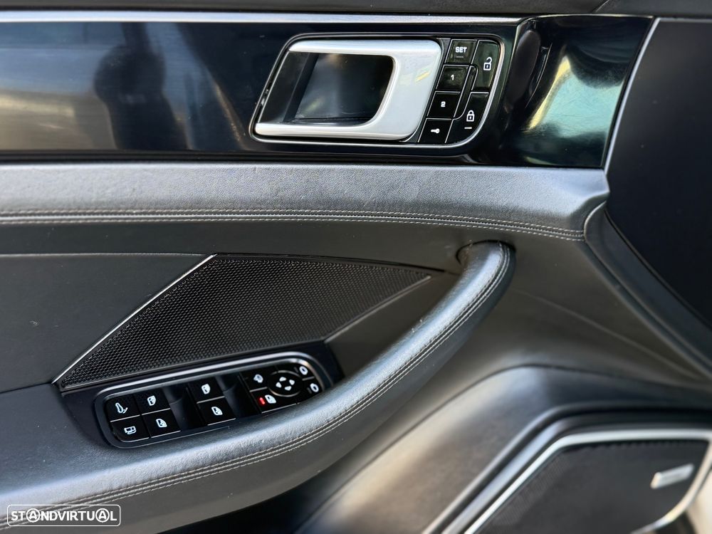 Porsche Panamera Sport Turismo 4 E-Hybrid - 16