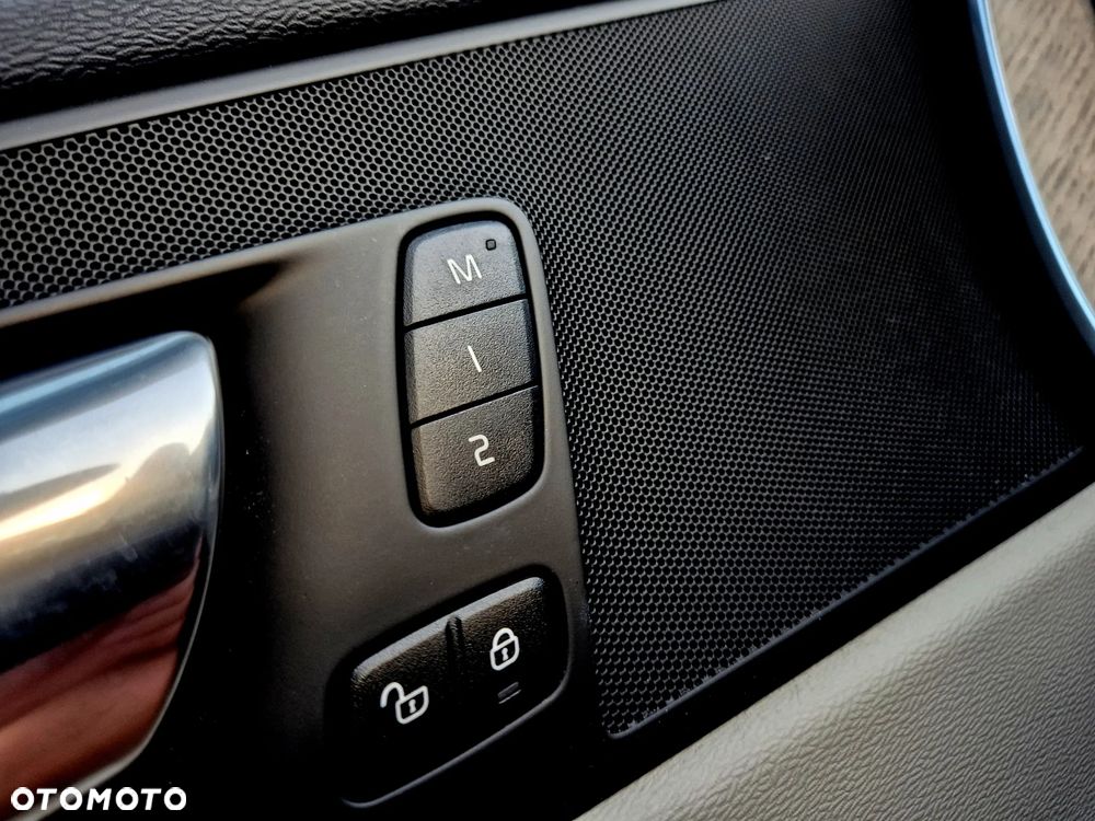 Volvo XC 60 T6 Plug-In Hybrid AWD Inscription - 16