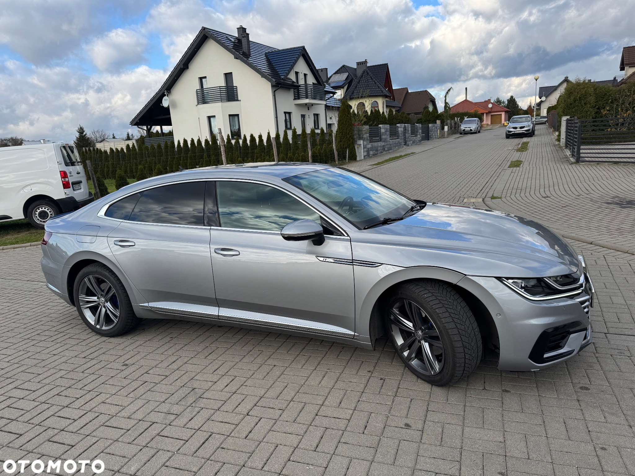 Volkswagen Arteon 2.0 TDI SCR R-Line DSG - 4