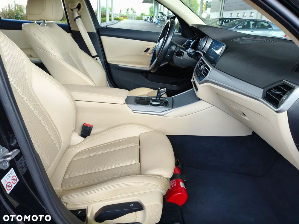 BMW Seria 3 318i - 13