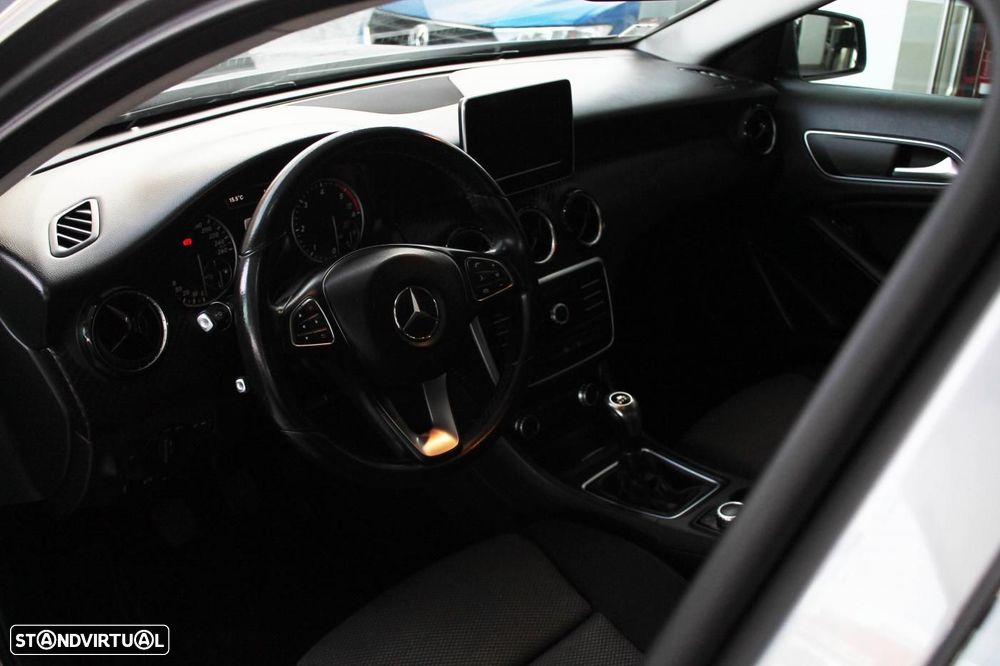 Mercedes-Benz GLA 180 d - 6