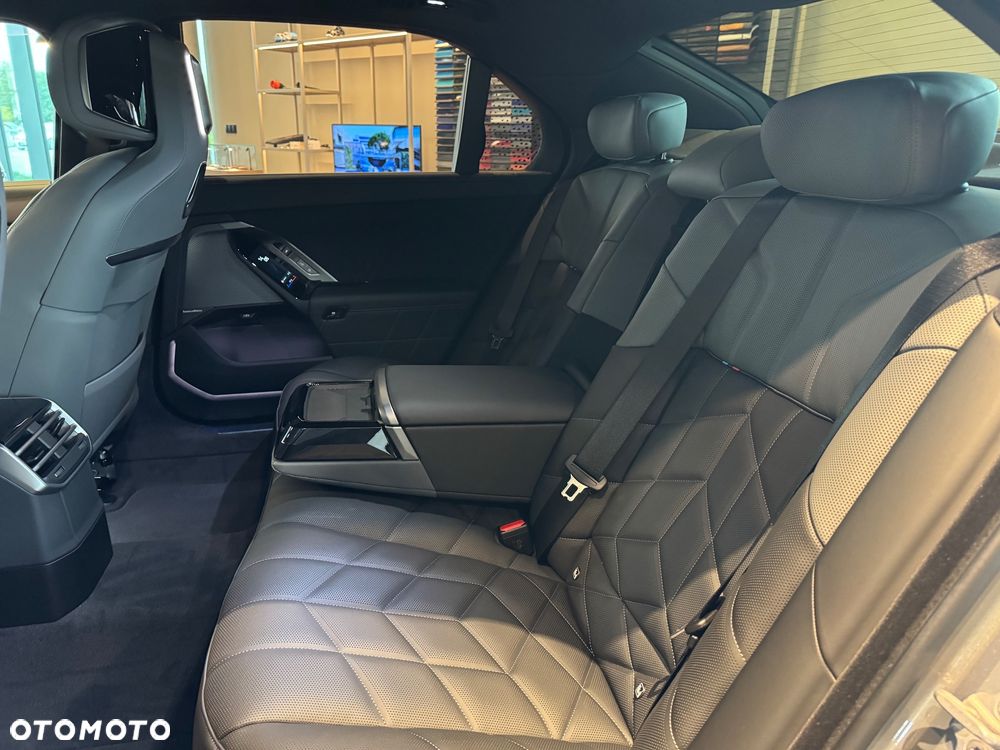 BMW Seria 7 740 xDrive mHEV sport - 10