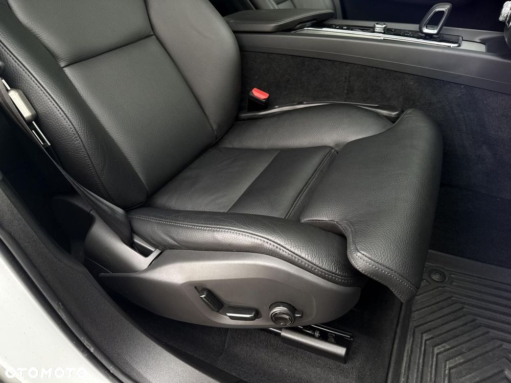 Volvo XC 60 B4 B R-Design - 21
