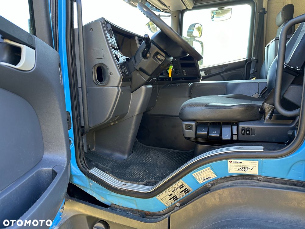 Scania P 230  skrzynia dl. 8200mm - 16