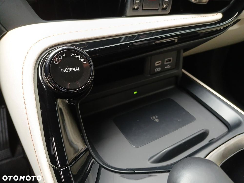 Lexus NX 350h Prestige AWD - 18