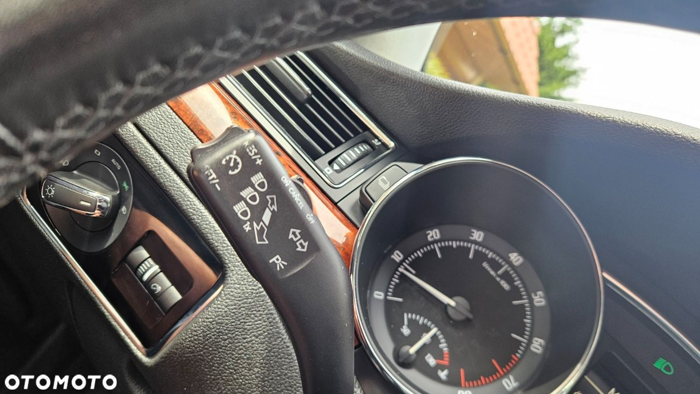 Skoda Superb Combi 1.8 TSI DSG Exclusive - 25