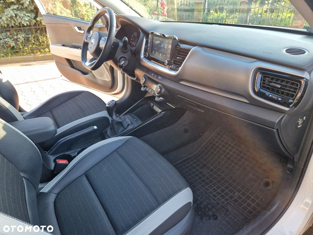 Kia Stonic 1.4 L - 28
