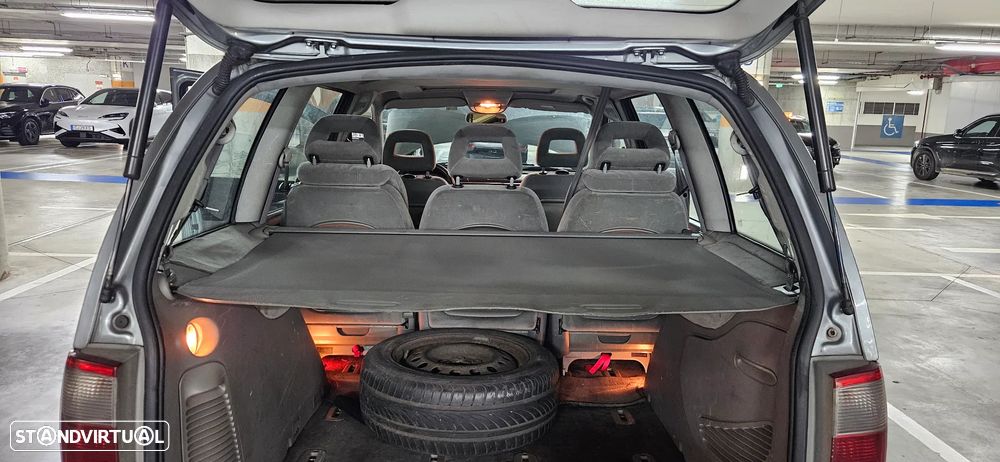 Ford Galaxy 1.9 TDi Ghia - 30