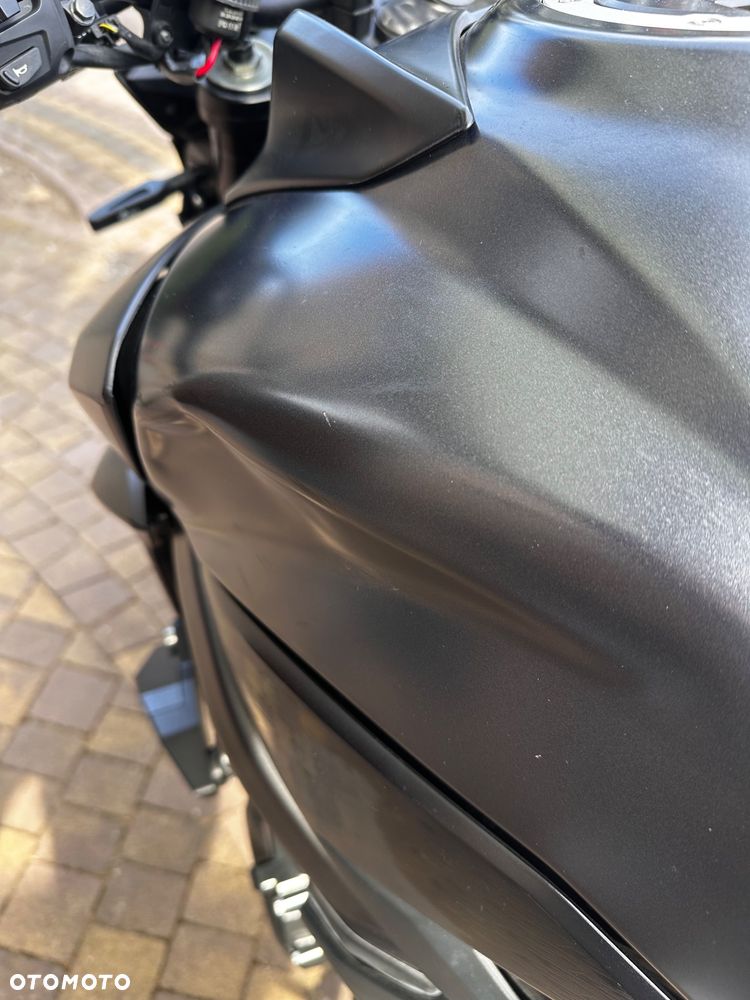 Suzuki GSX - 10