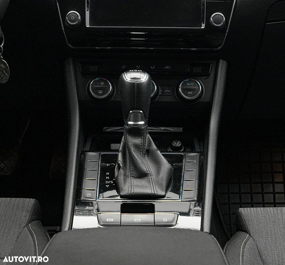 Skoda Superb 2.0 TDI DSG Ambition - 19