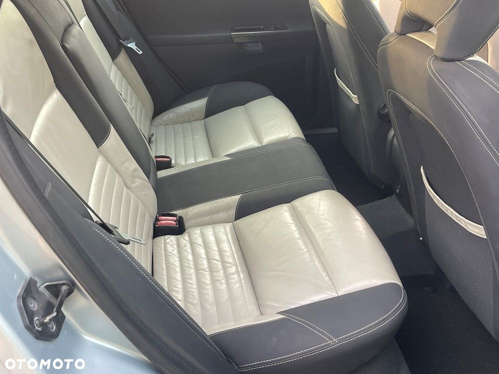 Volvo V50 2.0D R-Design Momentum - 16