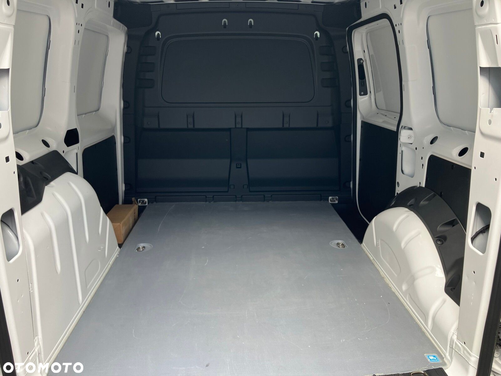 Volkswagen Caddy Caddy  silnik: 2,0 l TDI EU6 SCR  75 kW skrzynia biegów: manualna 6 -biegowa rozstaw osi: 2755 mm - 33