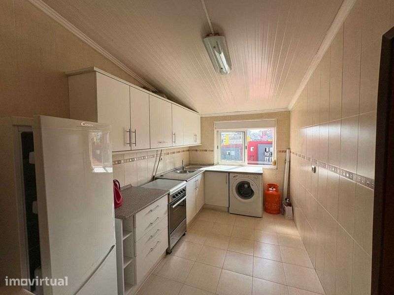 Apartamento T1 com excelente luz natural junto às Olaias - Grande imagem: 4/12