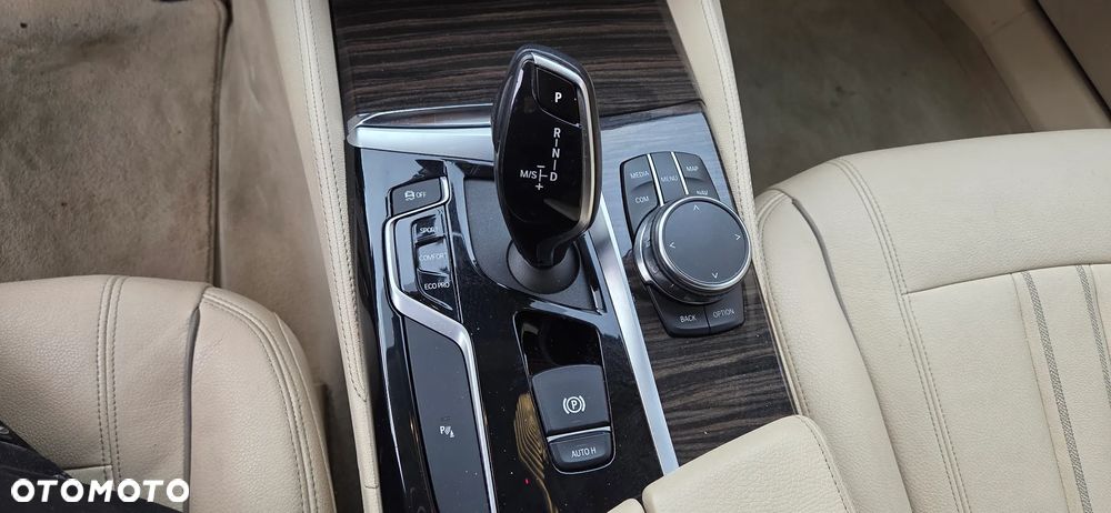 BMW Seria 5 520d Luxury Line - 33