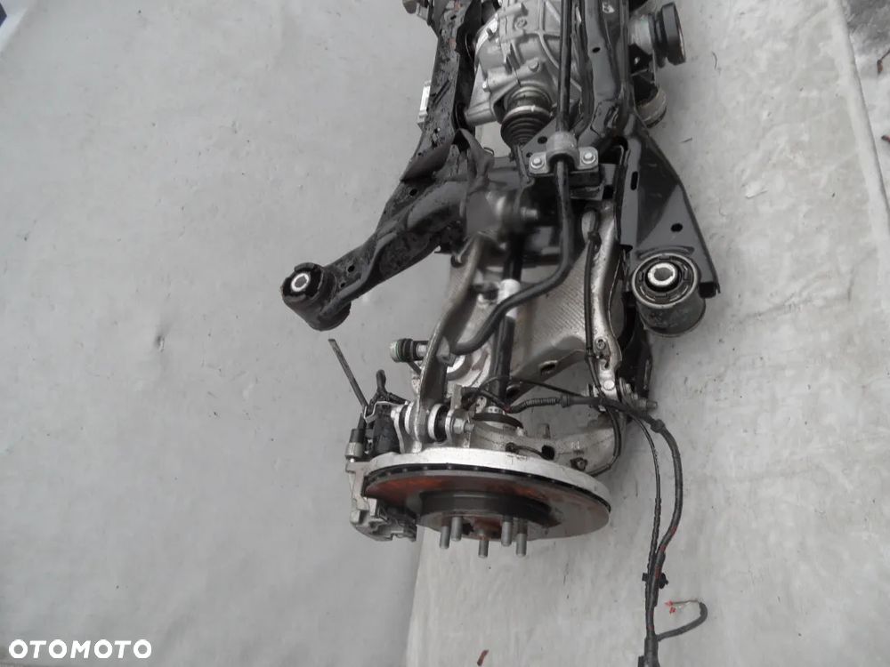 ZAWIESZENIE PRAWY TYŁ ZWROTNICA JAGUAR F-PACE X761 - 1