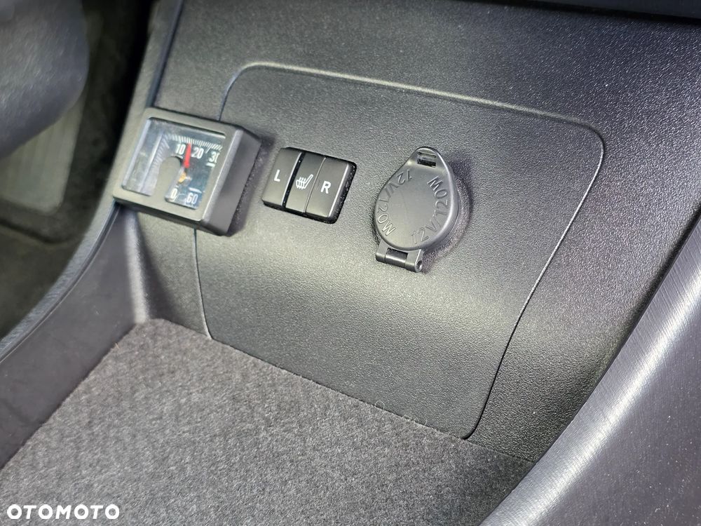Toyota Prius - 25