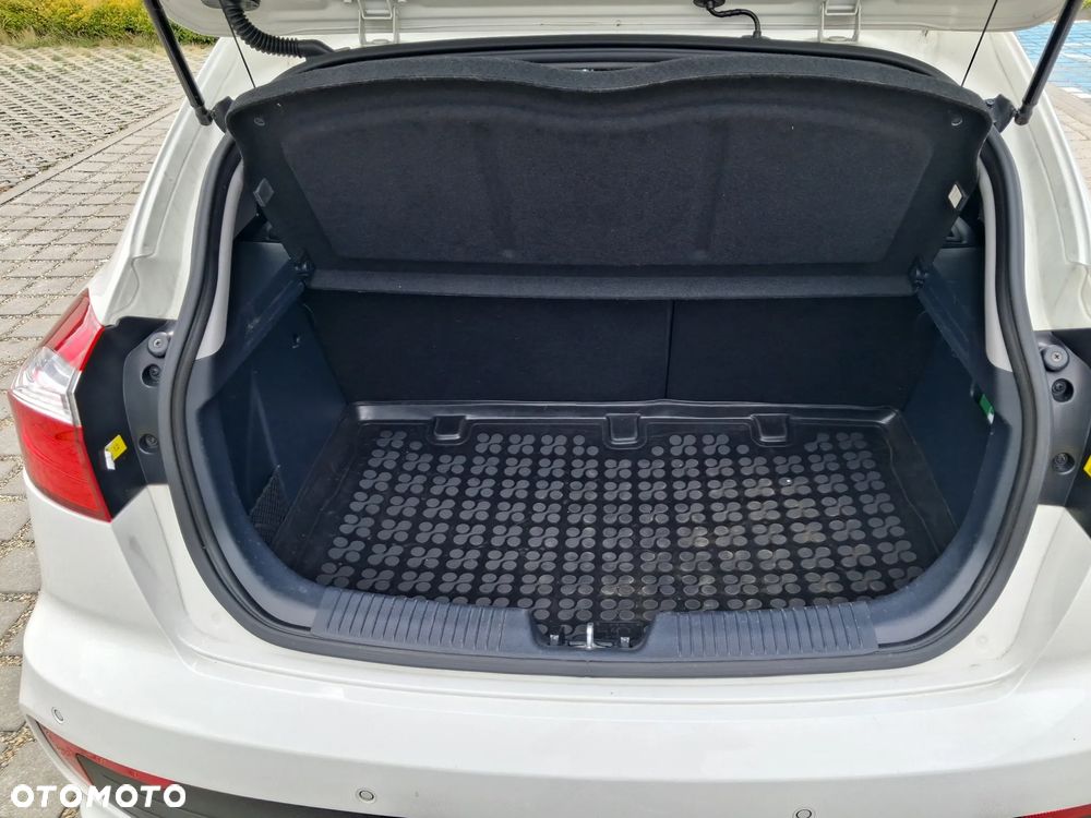 Kia Rio - 8