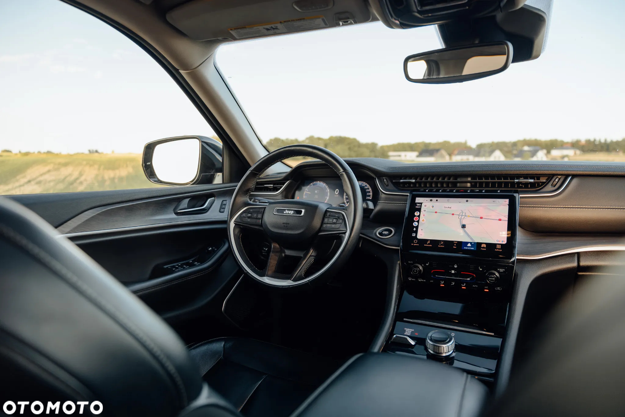 Jeep Grand Cherokee - 16