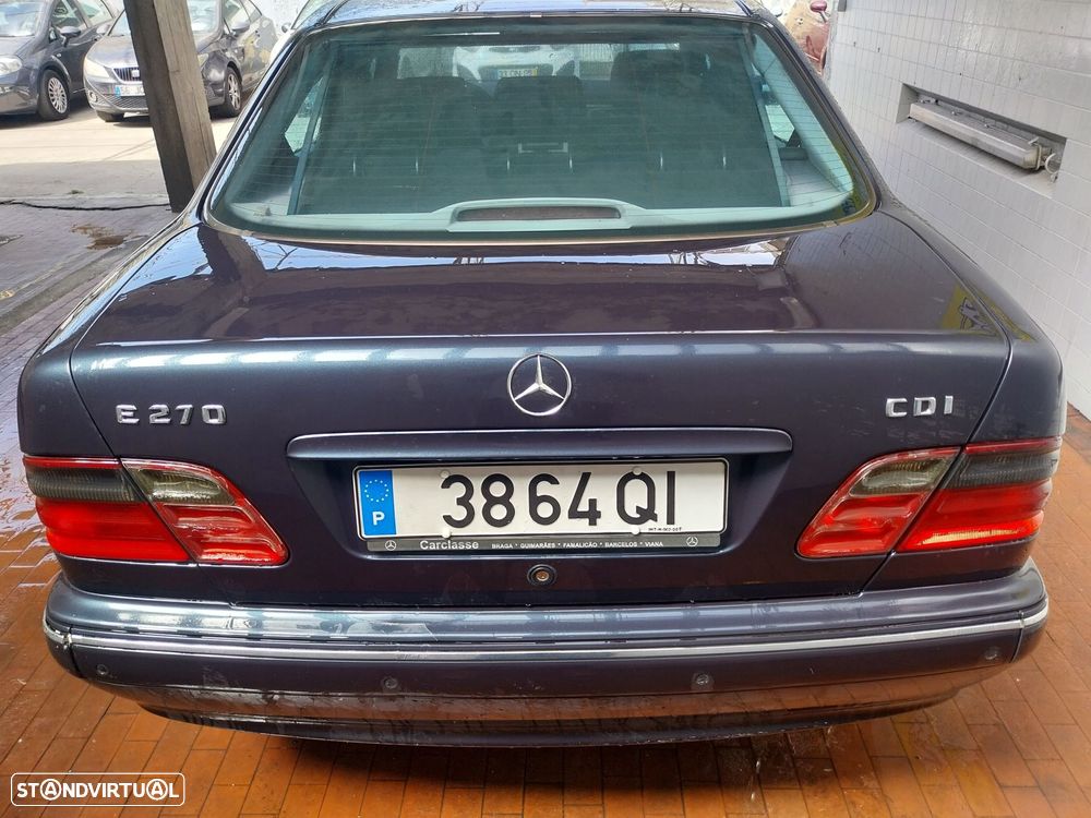 Mercedes-Benz E 270 CDi Avantgarde - 4