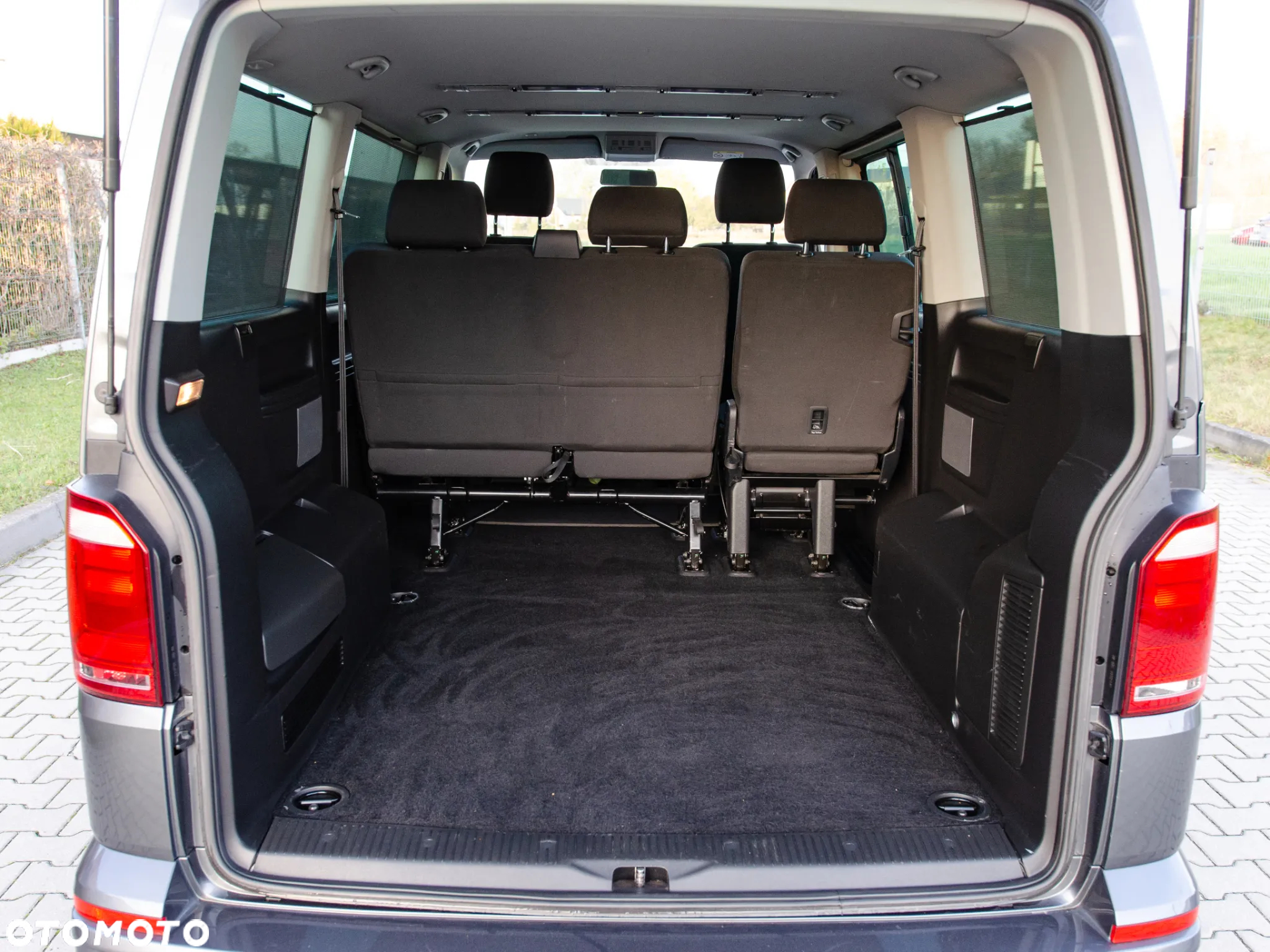 Volkswagen Caravelle - 16