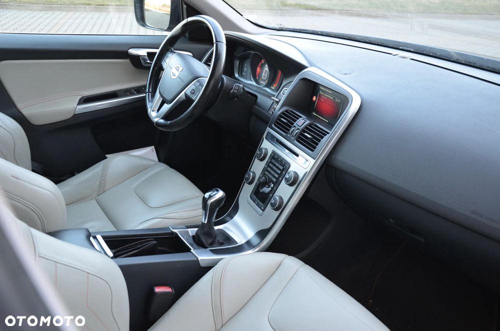 Volvo XC 60 D3 Drive-E Ocean Race - 14