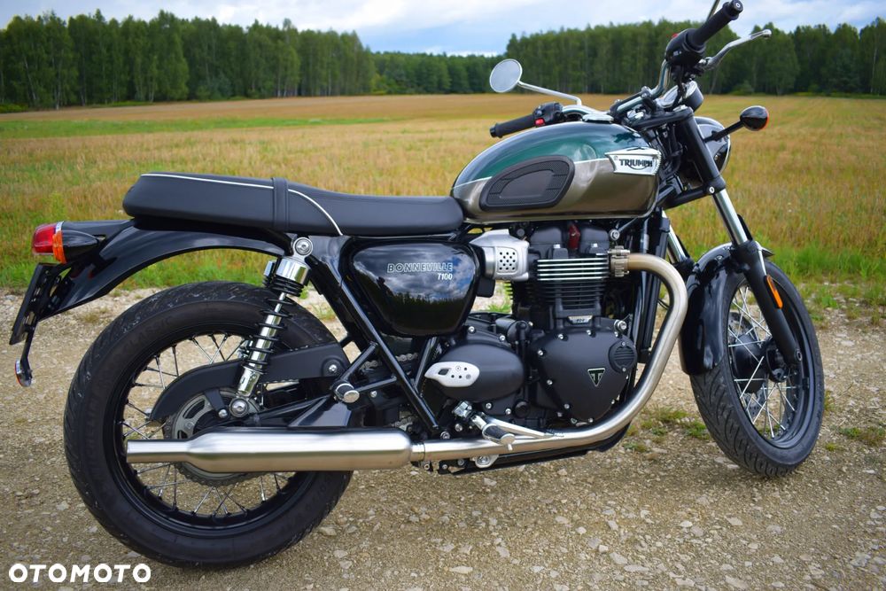 Triumph Bonneville - 16