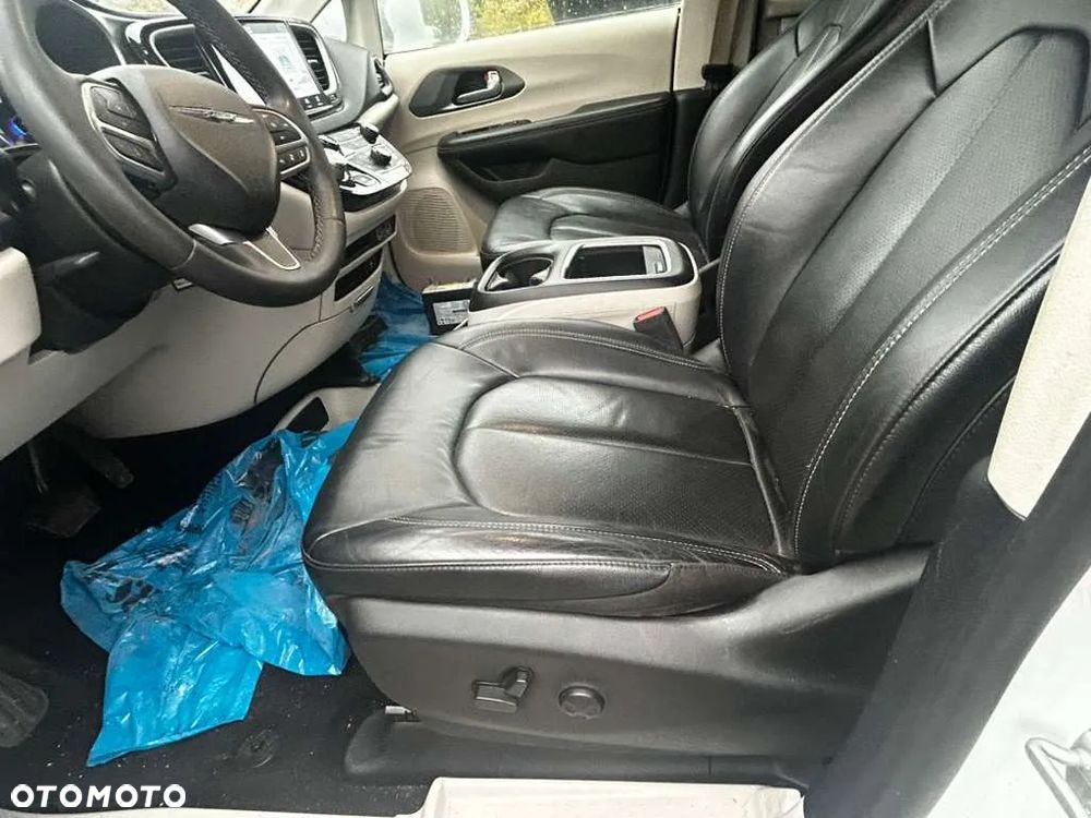 Chrysler Pacifica - 21