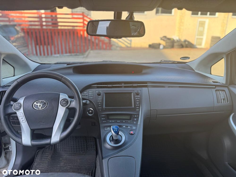 Toyota Prius (Hybrid) - 7