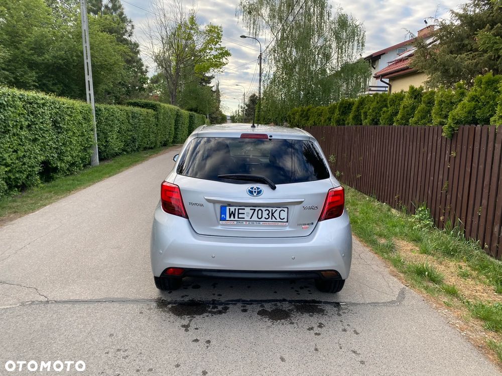 Toyota Yaris Hybrid 100 Dynamic - 14