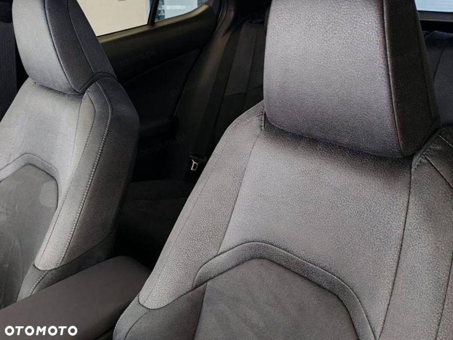 Lexus UX - 8