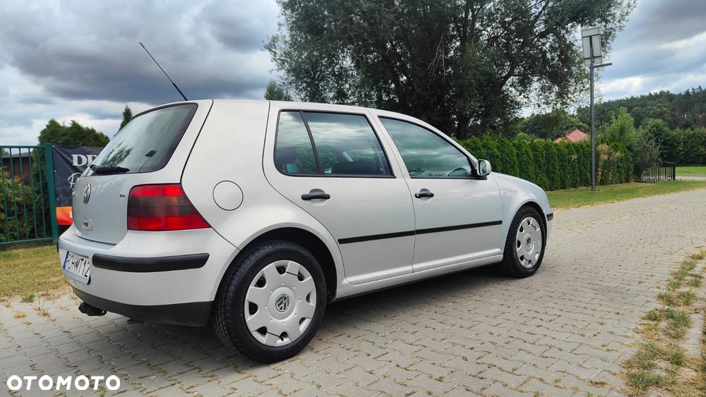 Volkswagen Golf - 9