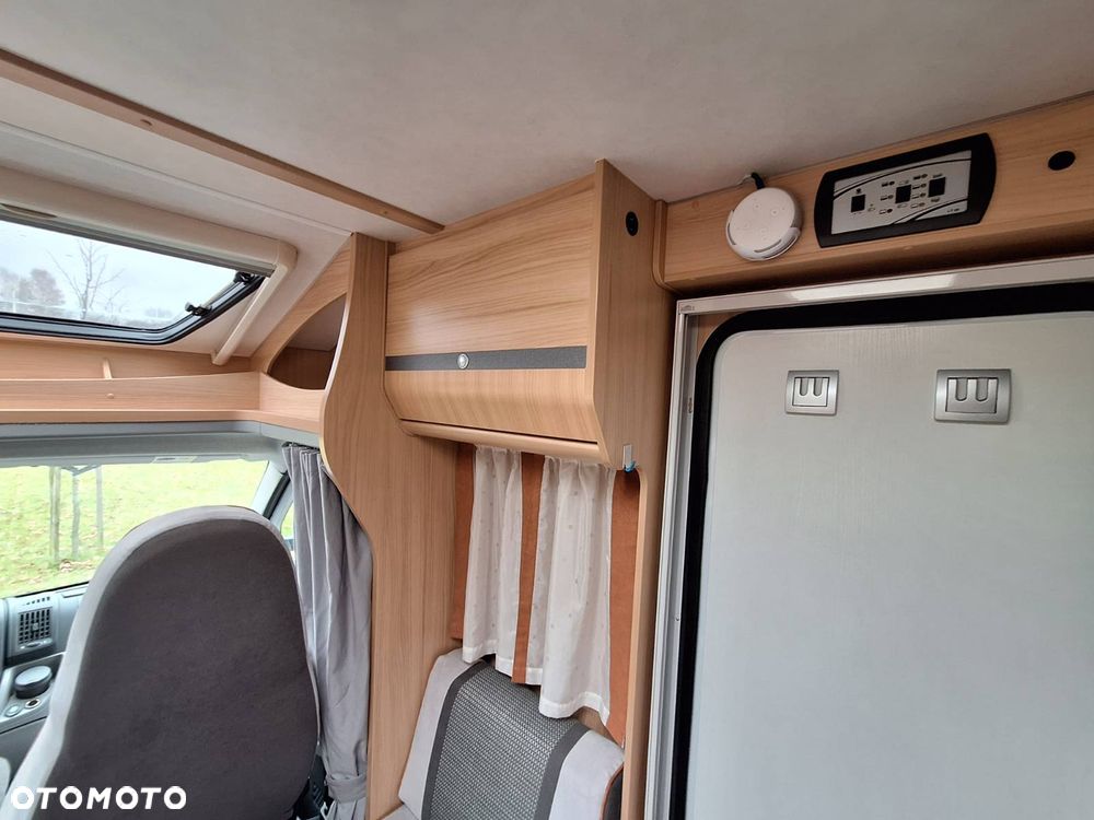 Carado T344 półintegra klimatyzacja hak - 12