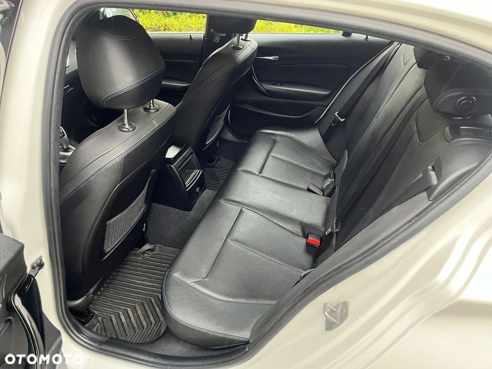 BMW Seria 1 118d M Sport Shadow - 17