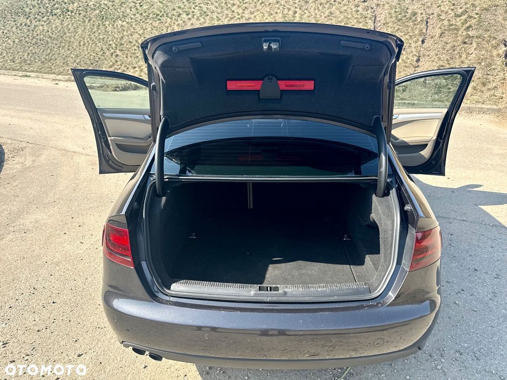 Audi A4 Limousine - 13