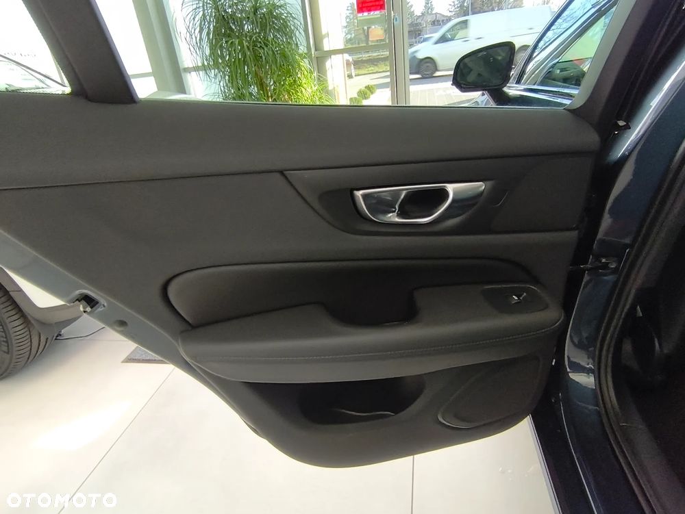 Volvo V60 B4 B Plus Dark - 12