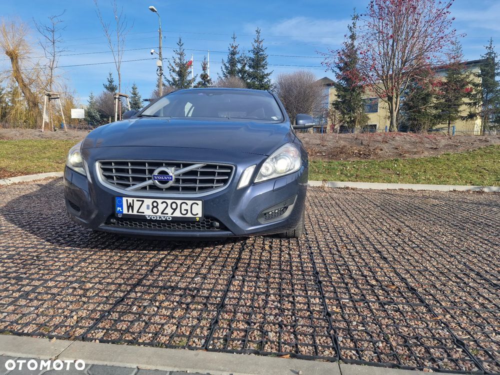 Volvo V60 D5 AWD Momentum - 1
