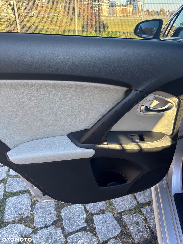 Toyota Avensis 1.8 Active MS - 23