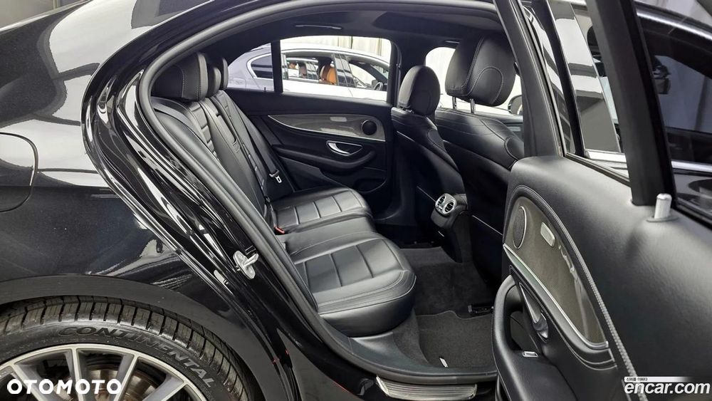 Mercedes-Benz Klasa E 300 9G-TRONIC AMG Line - 12