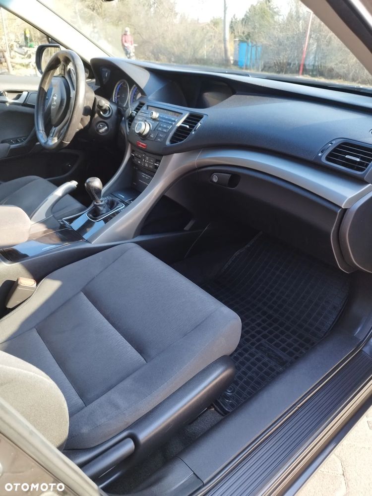 Honda Accord 2.0 Executive Nav - 28