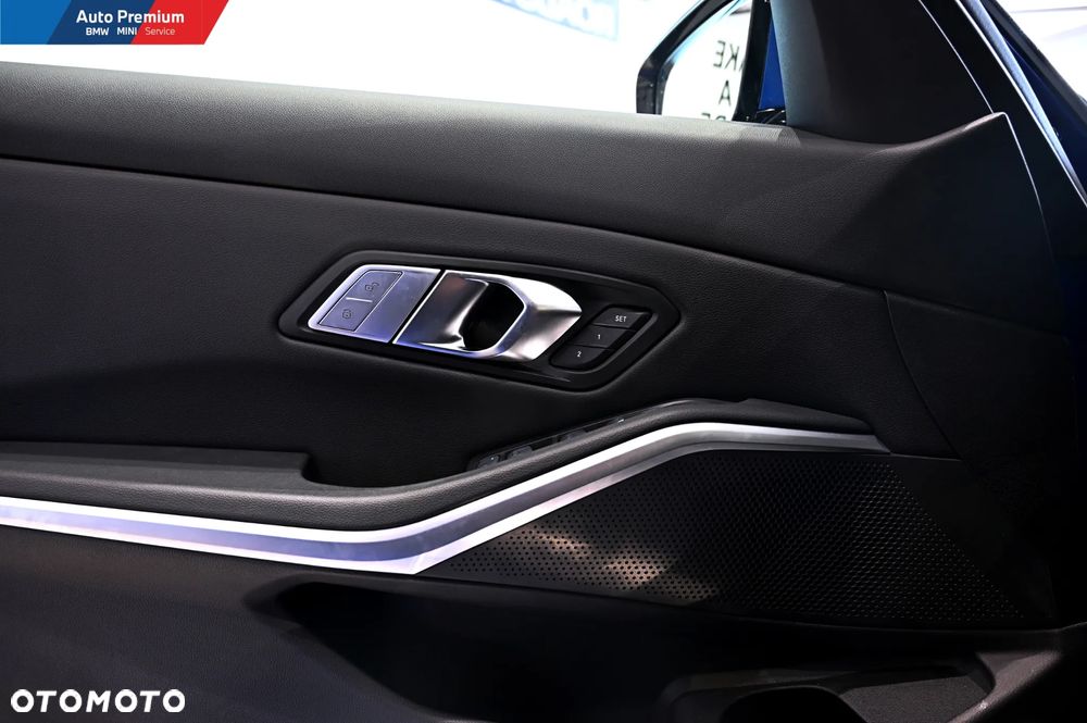 BMW Seria 3 318i M Sport - 11