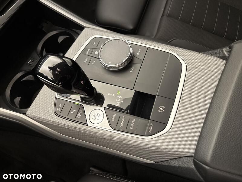 BMW Seria 3 318i - 18