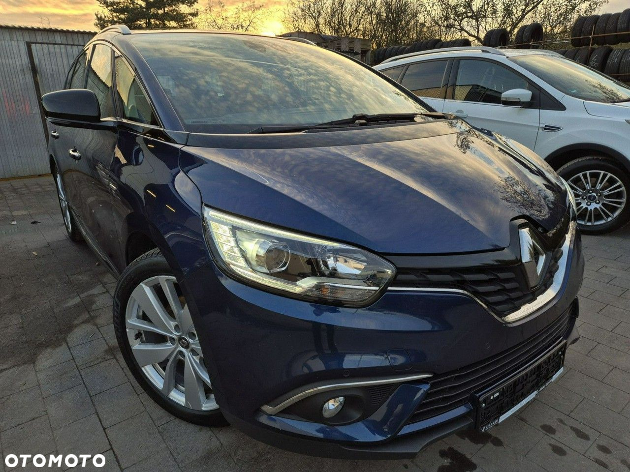 Renault Grand Scenic - 4