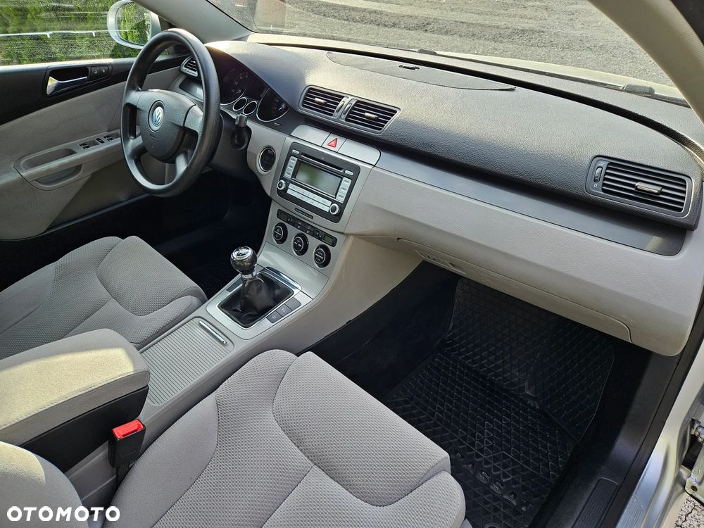 Volkswagen Passat 2.0 FSI Comfortline - 12