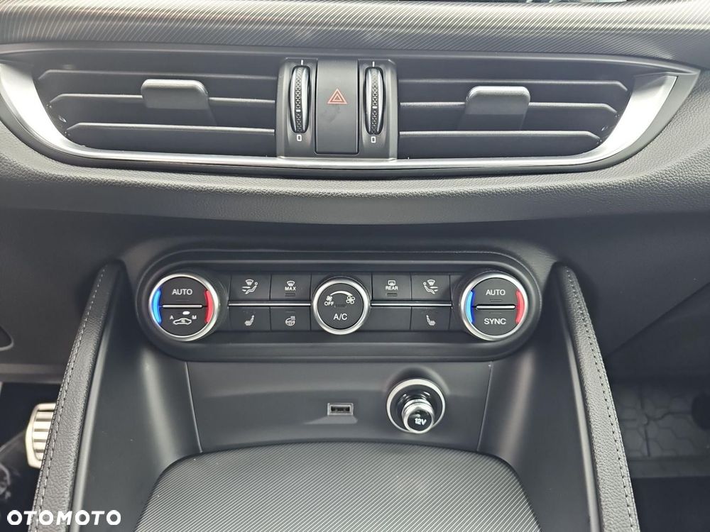 Alfa Romeo Giulia 2.0 Turbo Veloce Q4 - 13