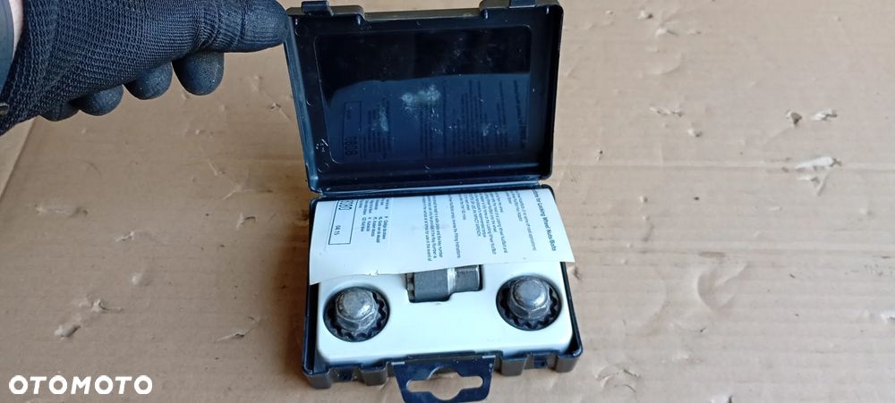 Śruba śruby koła kół zabezpieczające nakrętki Kia Sportage III - 2