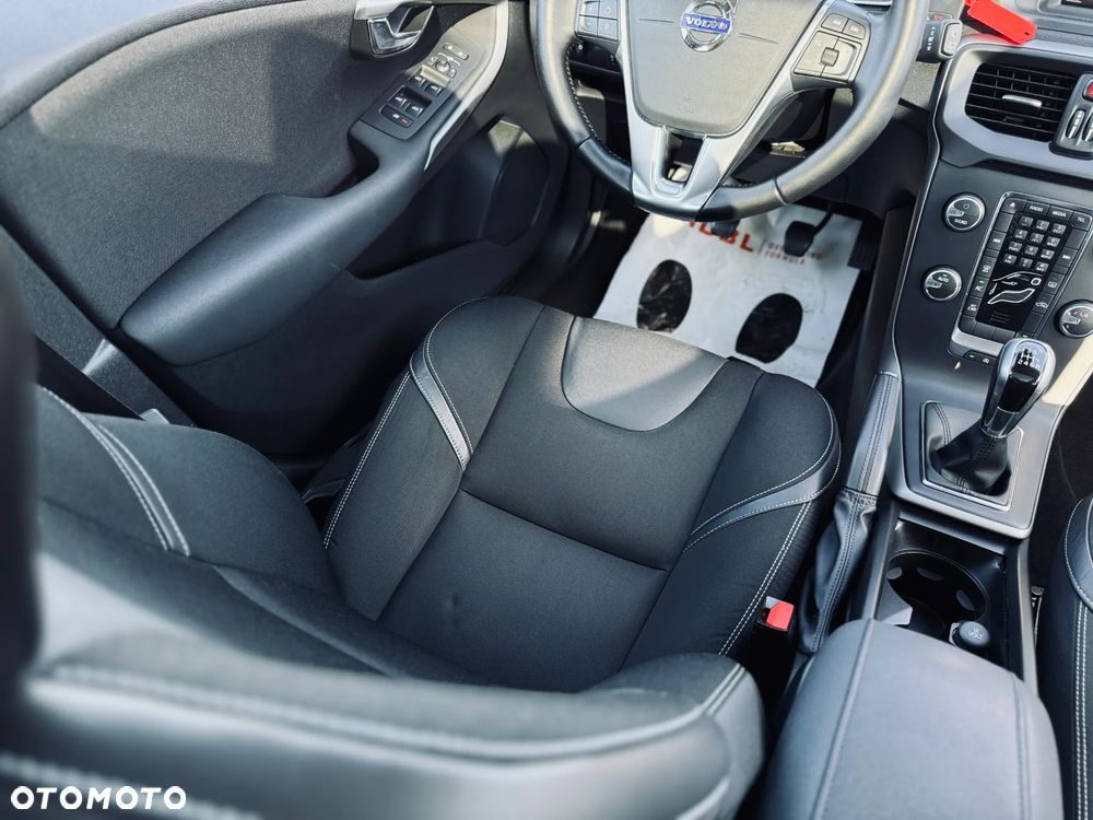 Volvo V40 T2 Momentum - 24