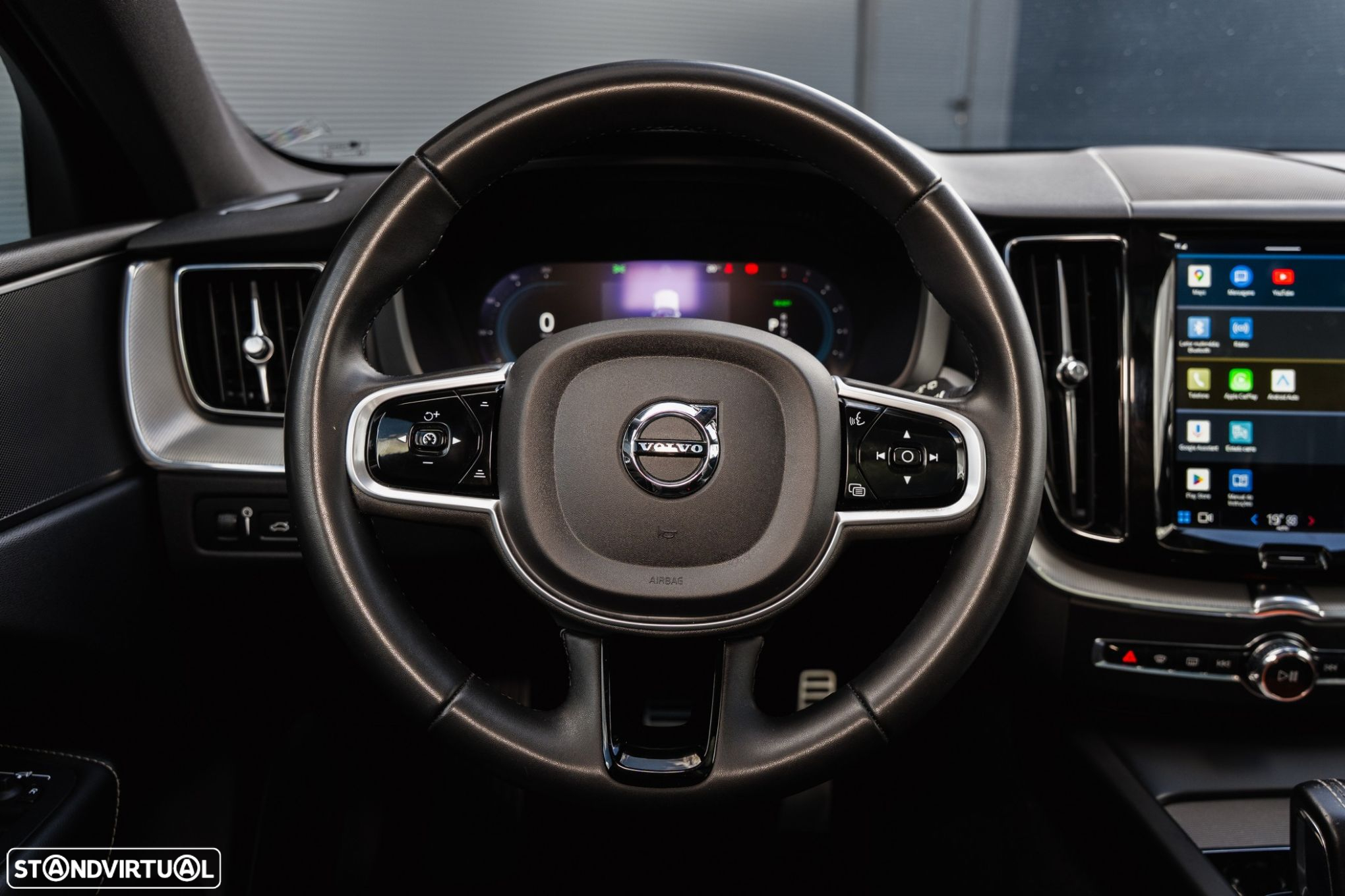 Volvo XC 60 2.0 T6 PHEV R-Design AWD - 16